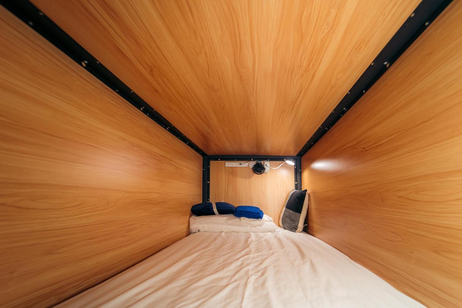 Capsuleaccom Hostel Gold Coast Exterior photo